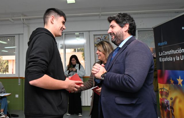 400 alumnos de la Región de Murcia cursan la asignatura sobre la Constitución en su primer año en vigor - 2, Foto 2