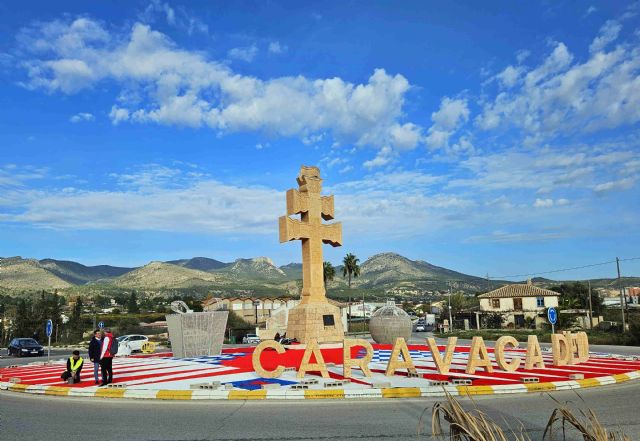 El Ayuntamiento de Caravaca renueva la imagen de la rotonda situada en el acceso principal al municipio por la Autovía del Noroeste - 2, Foto 2