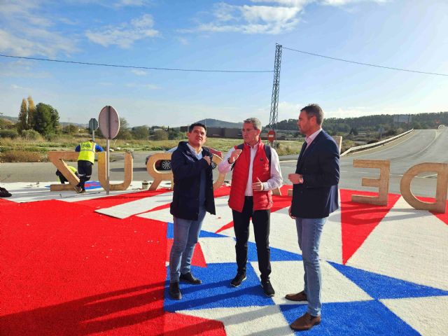 El Ayuntamiento de Caravaca renueva la imagen de la rotonda situada en el acceso principal al municipio por la Autovía del Noroeste - 3, Foto 3