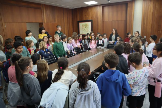 Cerca de 500 escolares visitan el Ayuntamiento con motivo del aniversario de la Constitución - 2, Foto 2