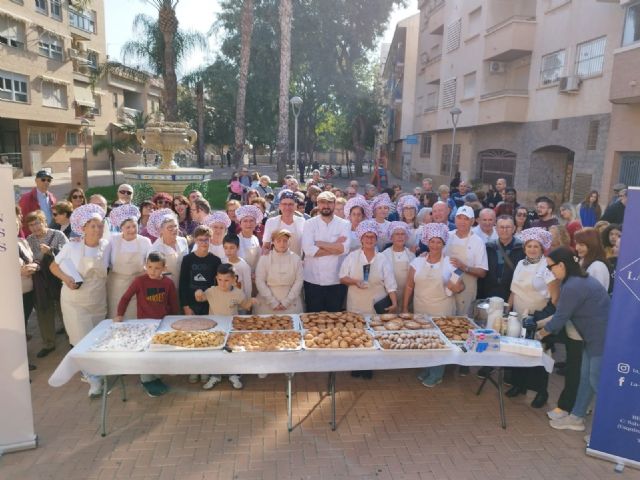 El horneado y reparto de dulces de Pascua inaugura la Navidad en Beniaján - 3, Foto 3