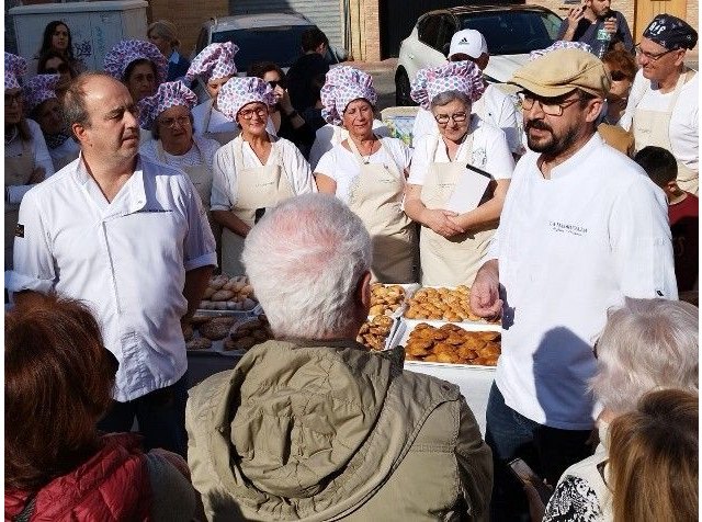 El horneado y reparto de dulces de Pascua inaugura la Navidad en Beniaján - 1, Foto 1