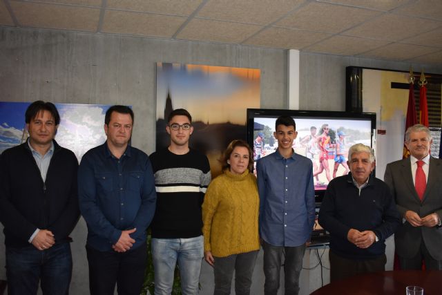 La consejera Adela Martínez-Cachá recibe a los atletas murcianos medallistas en el VIII Campeonato de España de Marcha de Invierno - 1, Foto 1