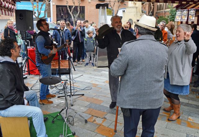 Cientos de personas disfrutan con Pijo y Parlamento Andaluz de un gran rato de aperitivo a favor de Cruz Roja - 3, Foto 3