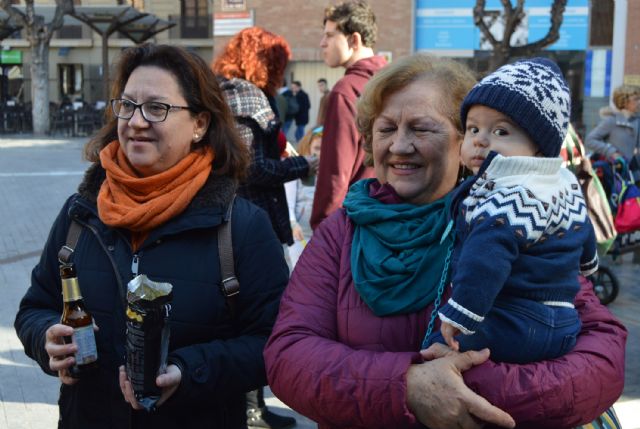 Cientos de personas disfrutan con Pijo y Parlamento Andaluz de un gran rato de aperitivo a favor de Cruz Roja - 4, Foto 4