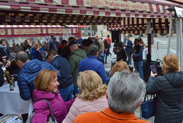 Cientos de personas disfrutan con Pijo y Parlamento Andaluz de un gran rato de aperitivo a favor de Cruz Roja - 5, Foto 5