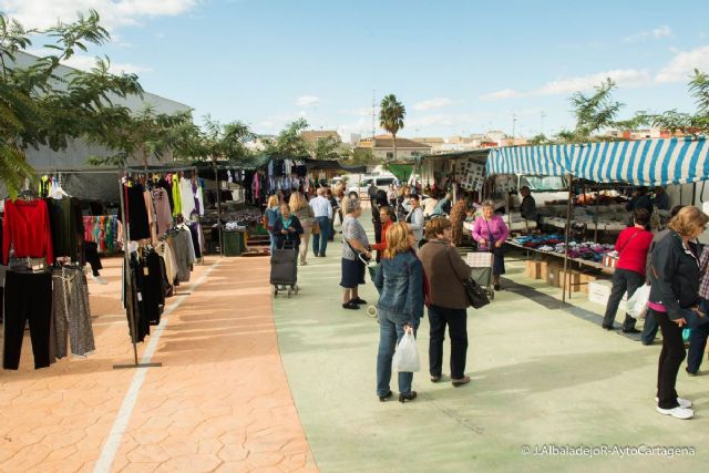 El mercadillo de Barrio Peral abrirá al público el martes 7 de enero - 1, Foto 1