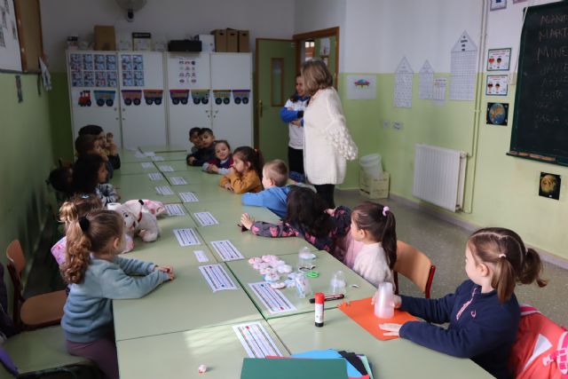 El colegio Ntra. Sra. del Carmen acoge la Escuela de Navidad con más de un centenar de niños - 1, Foto 1