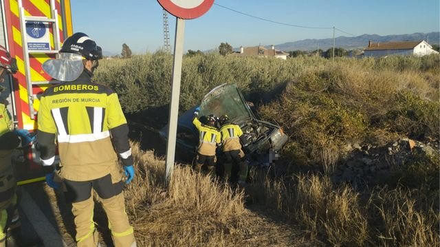 Servicios de emergencia atienden a dos heridos en el accidente de tráfico ocurrido en La Torrecilla, Lorca - 1, Foto 1