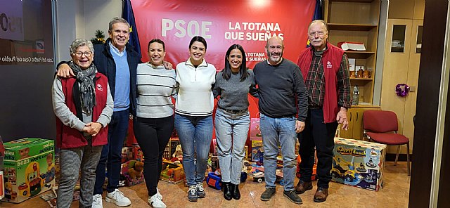 Juventudes Socialistas entrega a las Asociaciones los juguetes de su Campaña Solidaria, Foto 1