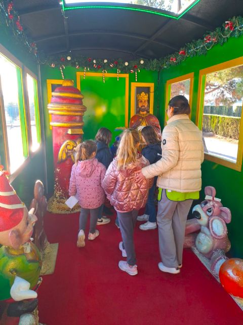 El Vagón Real recorre las pedanías de Lorca para recoger las cartas de los niños con las peticiones a los Reyes Magos - 3, Foto 3