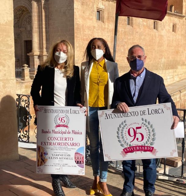 La Banda Municipal de Música de Lorca ofrece un concierto extraordinario junto a la directora cubana Yarineidis Llinse Kessell con motivo del 95 aniversario de su creación - 2, Foto 2