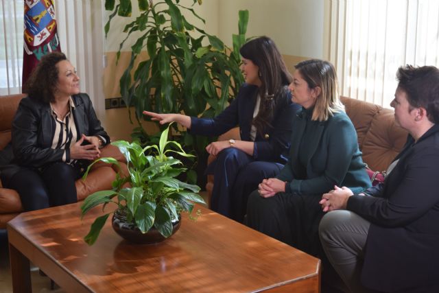 El PP demanda al Gobierno de España medidas para romper el techo de cristal de la mujer en los consejos de administración de las grandes empresas - 1, Foto 1