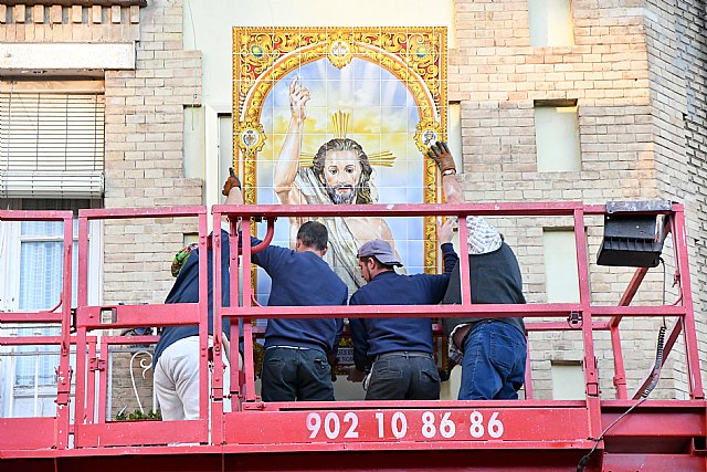 Nuevo azulejo del Jesús Resucitado junto al de la Virgen del Amor Hermoso - 1, Foto 1