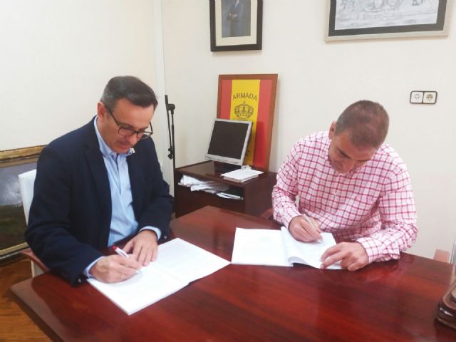 El Ayuntamiento firma el contrato para construir el comedor del colegio Sierra Espuña, Foto 2