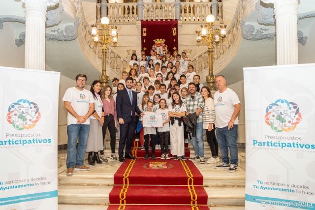 Los colegios e institutos de Cartagena ya están listos para decidir qué mejoras quieren con los presupuestos participativos del Ayuntamiento - 1, Foto 1