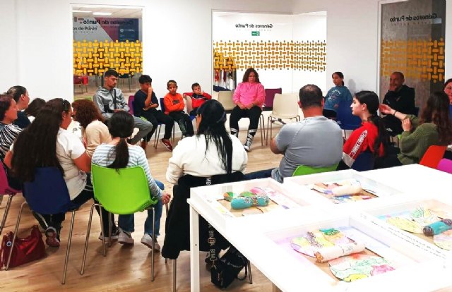 El Centro Municipal de Servicios Sociales concluye el taller de arte y creatividad dirigido a familias - 1, Foto 1