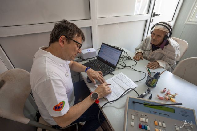 La carrera solidaria dentro de la Titan Desert 2024: Revisiones auditivas para la población y donación de audífonos - 1, Foto 1