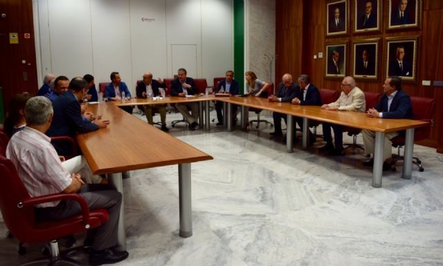 Bernabé: la llegada del AVE y la ZAL de Los Camachos serán las iniciativas prioritarias que defenderá el PP en el Congreso - 1, Foto 1