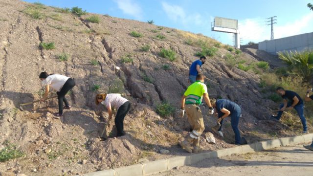 La Concejalía de Medio Ambiente participa en el proyecto de repoblación 'Parque Forestal Lorca Sur', pionero a nivel estatal, puesto en marcha por la Asociación Club Senderista La Carrasca - 1, Foto 1