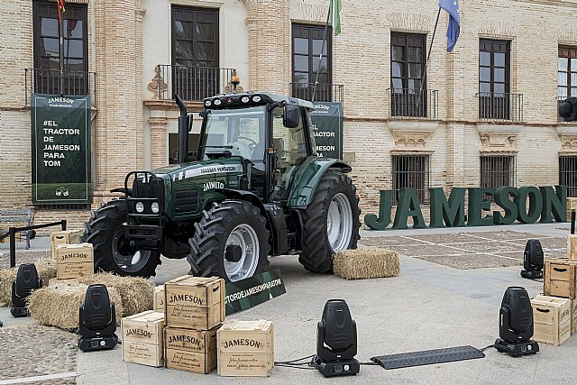 El famoso tractor de los 10k tuits llega a la Carlota, el pueblo de Tom Rohde - 1, Foto 1