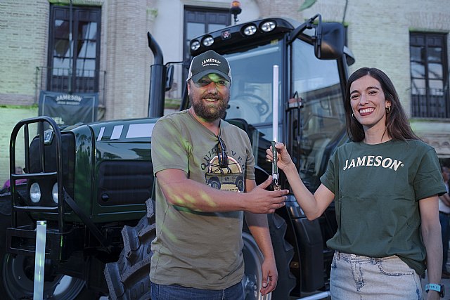 El famoso tractor de los 10k tuits llega a la Carlota, el pueblo de Tom Rohde - 2, Foto 2