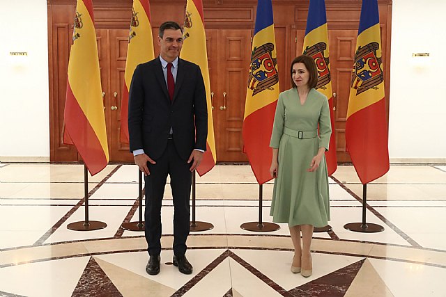 El presidente español Pedro Sánchez y Maia Sandu, presidenta de Moldavia. Foto: Moncloa/Fernando Calvo, Foto 1