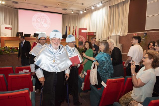 La UMU inviste Doctor Honoris Causa a Peter John Trudgill, férreo defensor del habla murciana - 2, Foto 2