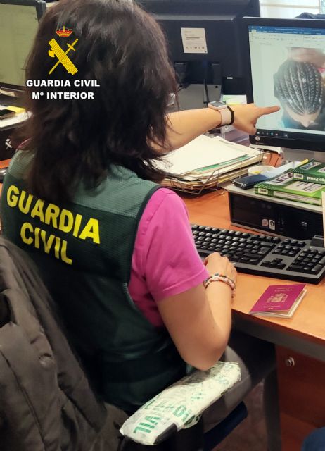 La Guardia Civil detiene a los tíos de dos niñas por violencia doméstica, alteración de la paternidad y falsedad documental - 2, Foto 2