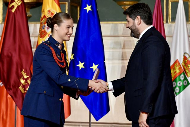 López Miras entrega a la princesa Leonor la Medalla de Oro de la Región de Murcia: 'Ésta será siempre vuestra casa' López Miras entrega a la princesa Leonor la Medalla de Oro de la Región de Murcia: 'Ésta será siempre vuestra casa'
