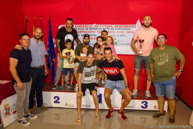 Hermanos Marín, C.D. Los Urrutias y C.D Lapuerta recogen sus trofeos como campeones de fútbol aficionado de Cartagena - 1, Foto 1