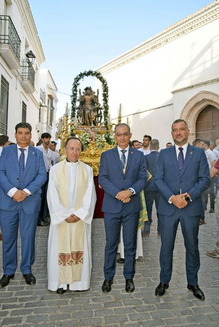 Antonio Rendón . Se reunieron feligreses, familiares y amigos de Alcalá del Río para celebrar misa de acción de gracias por las bodas de plata sacerdotales de nuestro querido párroco José María Campos Peña - 5, Foto 5