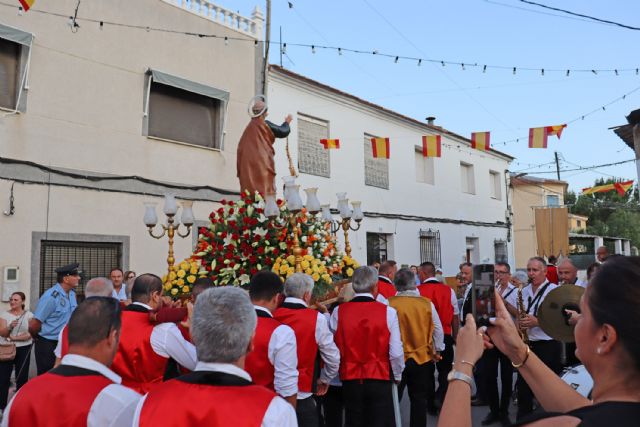 El barrio de San Pedro concluye sus fiestas patronales con la tradicional procesión - 1, Foto 1