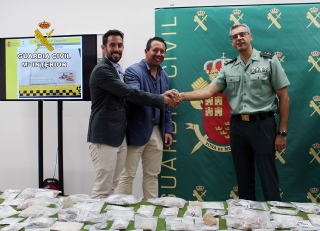 La Guardia Civil entrega cerca de 700 piezas arqueológicas y paleontológicas al museo arqueológico de la ciudad de Mula - 2, Foto 2