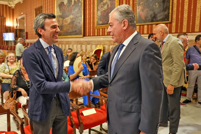 Ayuntamiento de Sevilla . En la Iglesia de San Roque de Sevilla presenta programa para celebrar 375 aniversario del milagro del Santo Crucifijo de San Agustín - 1, Foto 1