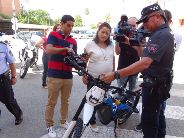 La Patrulla Ecológica incorpora una moto eléctrica a su flota para sus vigilancias por zonas de huerta y monte - 2, Foto 2