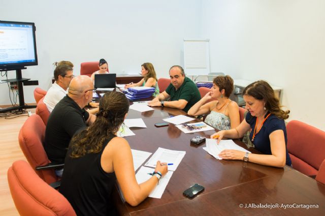 Contratacion avanza en el acondicionamiento interior del Parque Torres y el acerado en Trovero Marin, Barrio Peral y San Felix - 1, Foto 1