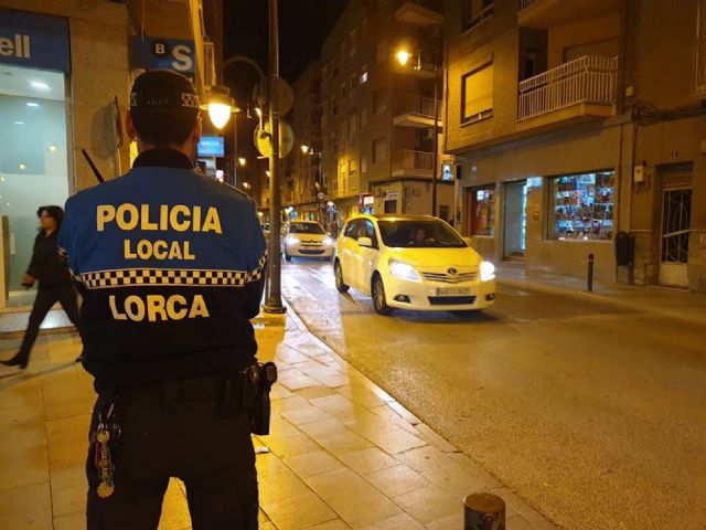 La Policía Local de Lorca detiene a un individuo sobre el que recaía una orden de expulsión y otra de búsqueda y captura por delitos cometidos en varios países de la Unión Europea - 1, Foto 1