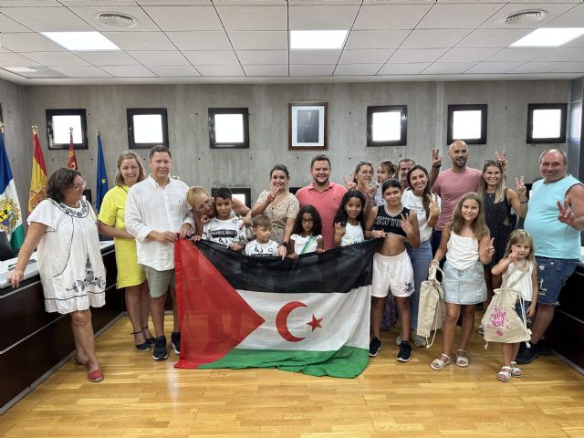 La alcaldesa de San Pedro del Pinatar recibe a los niños saharauis que pasan sus vacaciones en el Mar Menor - 2, Foto 2