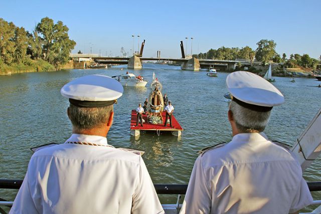 La Hermandad de Ntra. Sra. del Carmen del Puente de Triana realizó su procesión fluvial y terrestre - 2, Foto 2