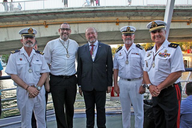 La Hermandad de Ntra. Sra. del Carmen del Puente de Triana realizó su procesión fluvial y terrestre - 4, Foto 4