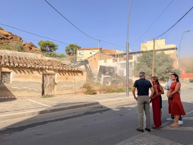 El Ayuntamiento ejecuta el primer derribo de un inmueble en su lucha contra la infravivienda y el control de los empadronamientos en todo el municipio El Ayuntamiento ejecuta el primer derribo de un inmueble en su lucha contra la infravivienda y el control de los empadronamientos en todo el municipio