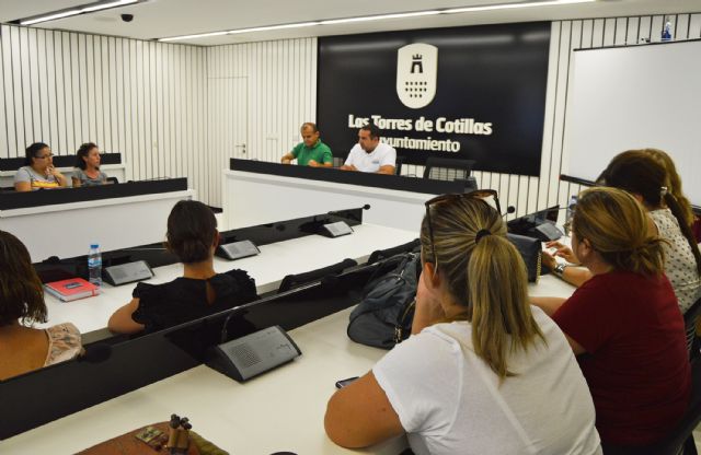 El concejal de Educación se reúne con las AMPAS para atender sus necesidades de primera mano - 1, Foto 1