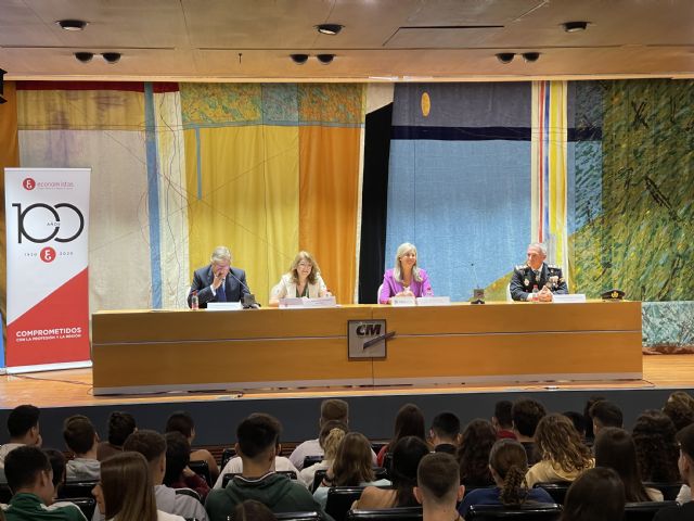 Comienzan las charlas para fomentar la educación y cultura financiera del alumnado - 1, Foto 1