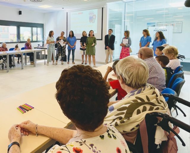 Niños y mayores combaten los mitos sobre la vejez de la mano de un proyecto de acercamiento intergeneracional pionero en la Región - 2, Foto 2