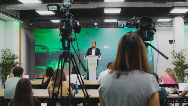 VOX registra una PNL para poner fin al adoctrinamiento ideológico sobre los menores en las aulas - 1, Foto 1