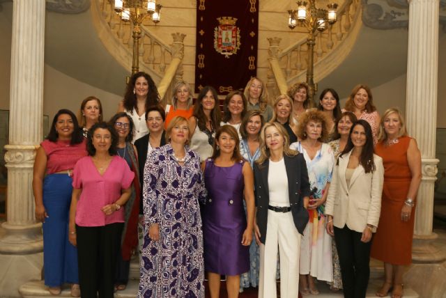 Directivas, empresarias y profesionales de todo el país visitan el Palacio Consistorial antes de la V Cumbre FEDEPE - 1, Foto 1