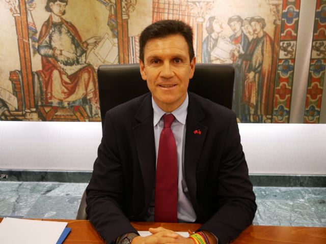 Cerón: 'Lucas nunca podrá borrar de su expediente político que estaba de copas en Albacete mientras se decretaba una alerta roja en la Región' Cerón: 'Lucas nunca podrá borrar de su expediente político que estaba de copas en Albacete mientras se decretaba una alerta roja en la Región'