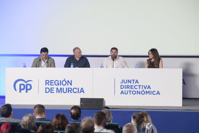 López Miras se presenta a la reelección como presidente del PPRM 'para fortalecer el partido, renovar ideas, coger impulso y ganar por mayoría absoluta las elecciones de 2027' López Miras se presenta a la reelección como presidente del PPRM 'para fortalecer el partido, renovar ideas, coger impulso y ganar por mayoría absoluta las elecciones de 2027'