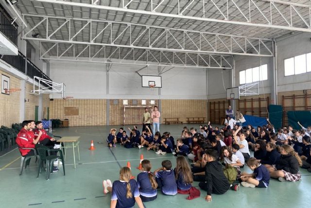 El Jimbee CT acerca el fútbol Sala a APICES y al colegio Hispania a través del Programa ADE - 1, Foto 1